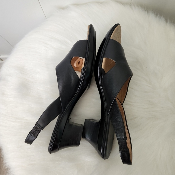 Sofft Black Leather 2" Kitten Heels Slingback Sandals - Picture 9 of 11